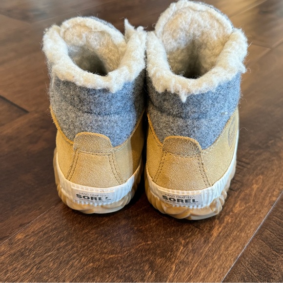 Sorel waterproof boot size 3 - Picture 3 of 4